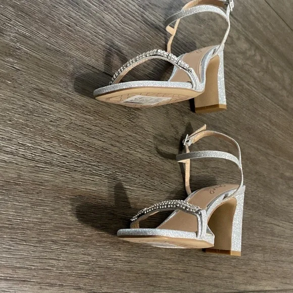 NWT Jewel Badgley Mischka Silver jewel dressy block heels | Size 7 - Picture 12 of 13